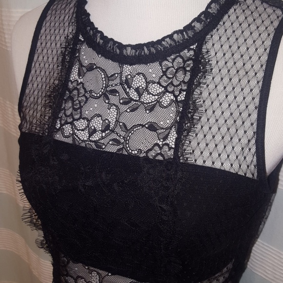 Sheer lace top - Picture 2 of 3